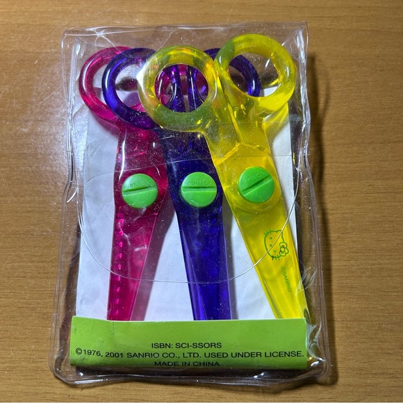SANRIO 2001 HELLO KITTY PLASTIC SCISSORS SET PACK OF 3 - Picture 2 of 11